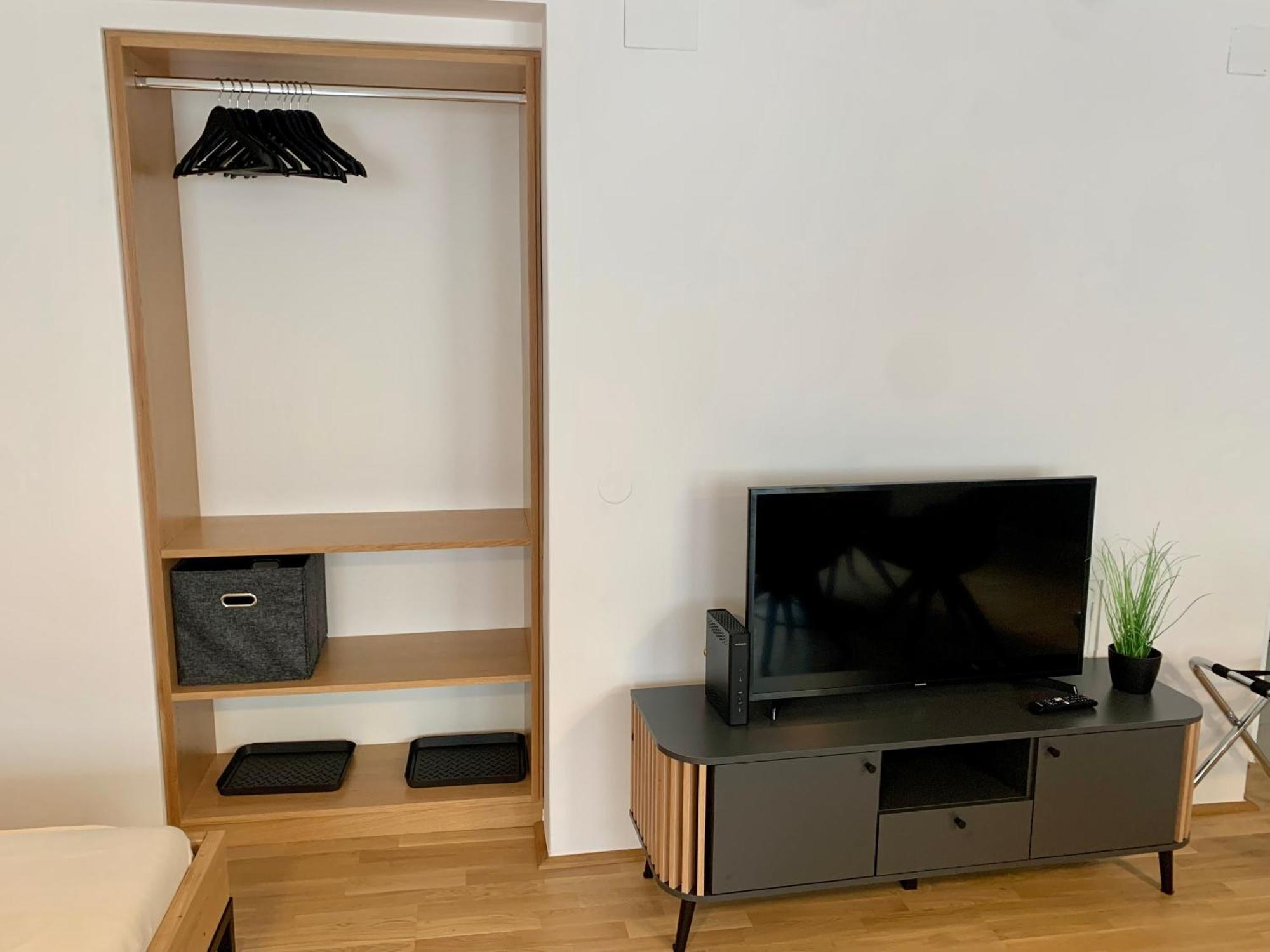 Air-Conditioned, Quiet Apartment With A Terrace In Center Of St Poelten - Smart Tv Sankt Poelten Exterior foto